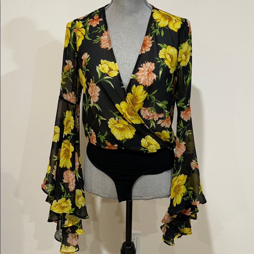 Women’s bodysuit Sz S bell sleeve